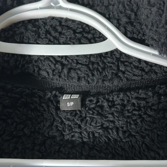 Uniqlo Fluffy Fleece - Picture 2 of 2